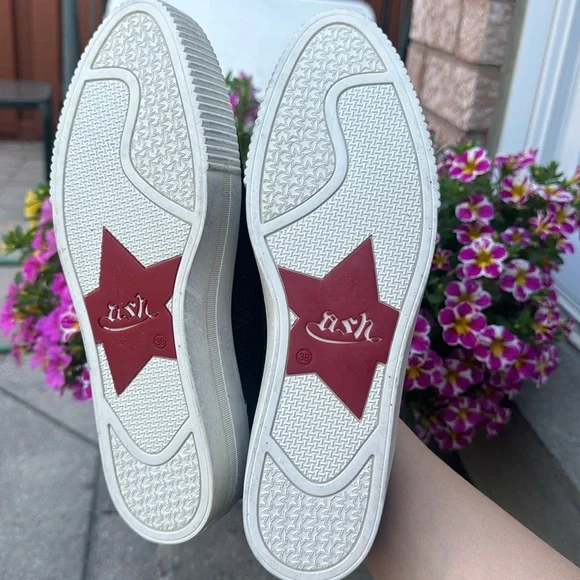 Ash - Picture 3 of 3